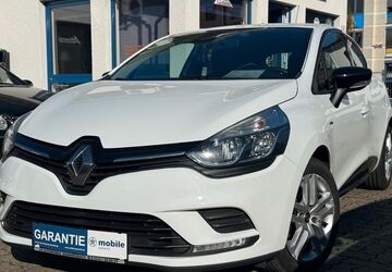 Renault Clio 150.000 km 7.949 &euro; Gummersbach (Zwischen Toom Markt und ATU) 51645
