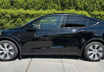 Tesla Model Y 23.929 km 38.900 &euro; Gummersbach 51647