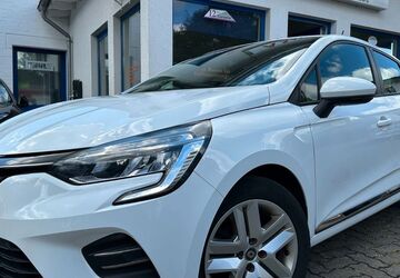 Renault Clio 67.000 km 9.949 &euro; Gummersbach (Zwischen Toom Markt und ATU) 51645
